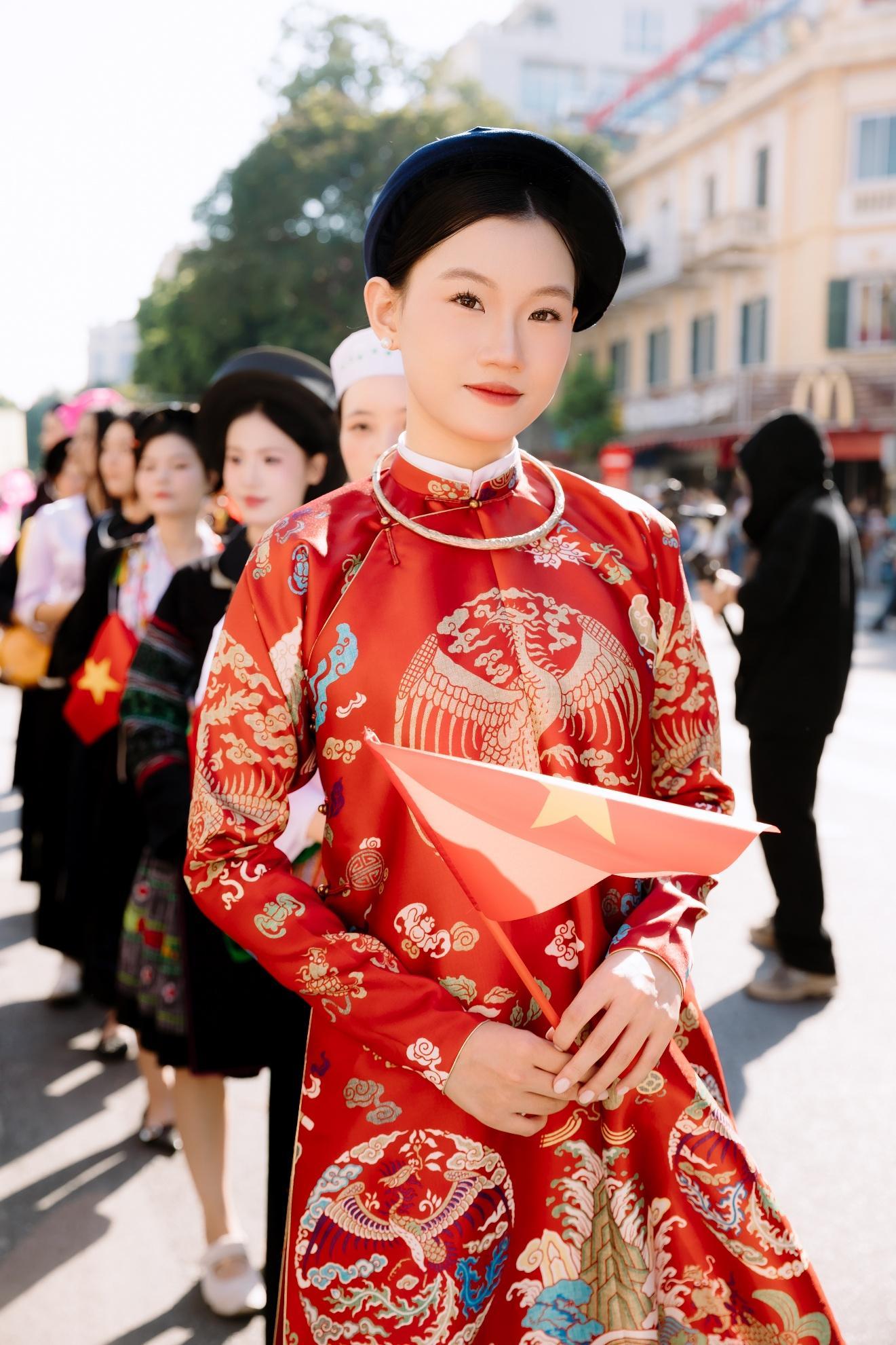 Cơn sốt của giới trẻ: rủ nhau "lên đồ" trẩy hội Việt phục cùng Bảo Tín Mạnh Hải- Ảnh 5.