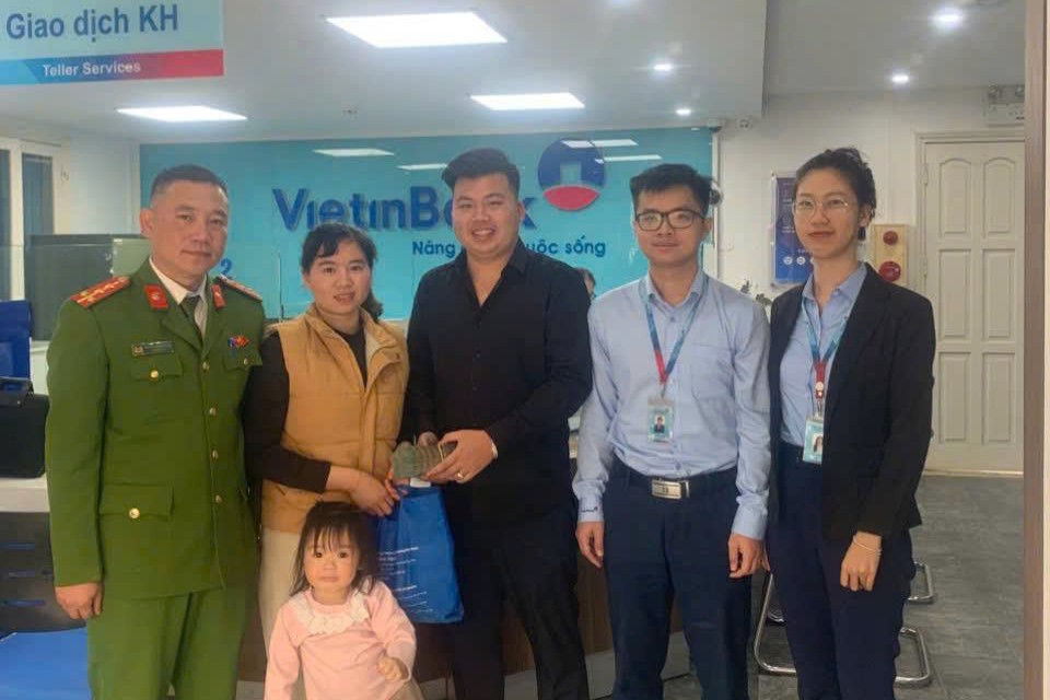 Thanh niên sinh năm 2001 được ngân hàng giải ngân 1 tỷ đồng, nhưng tiền chuyển vào tài khoản người khác: Công an vào cuộc xác minh- Ảnh 1.