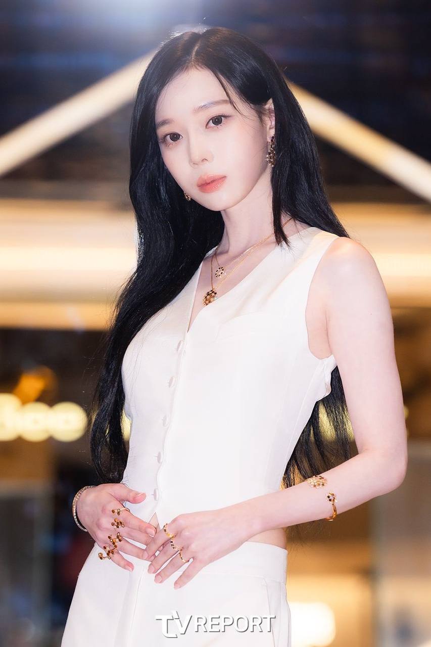 Bạn gái tin đồn của Jungkook được so ngang với Kim Ji Won- Ảnh 7.