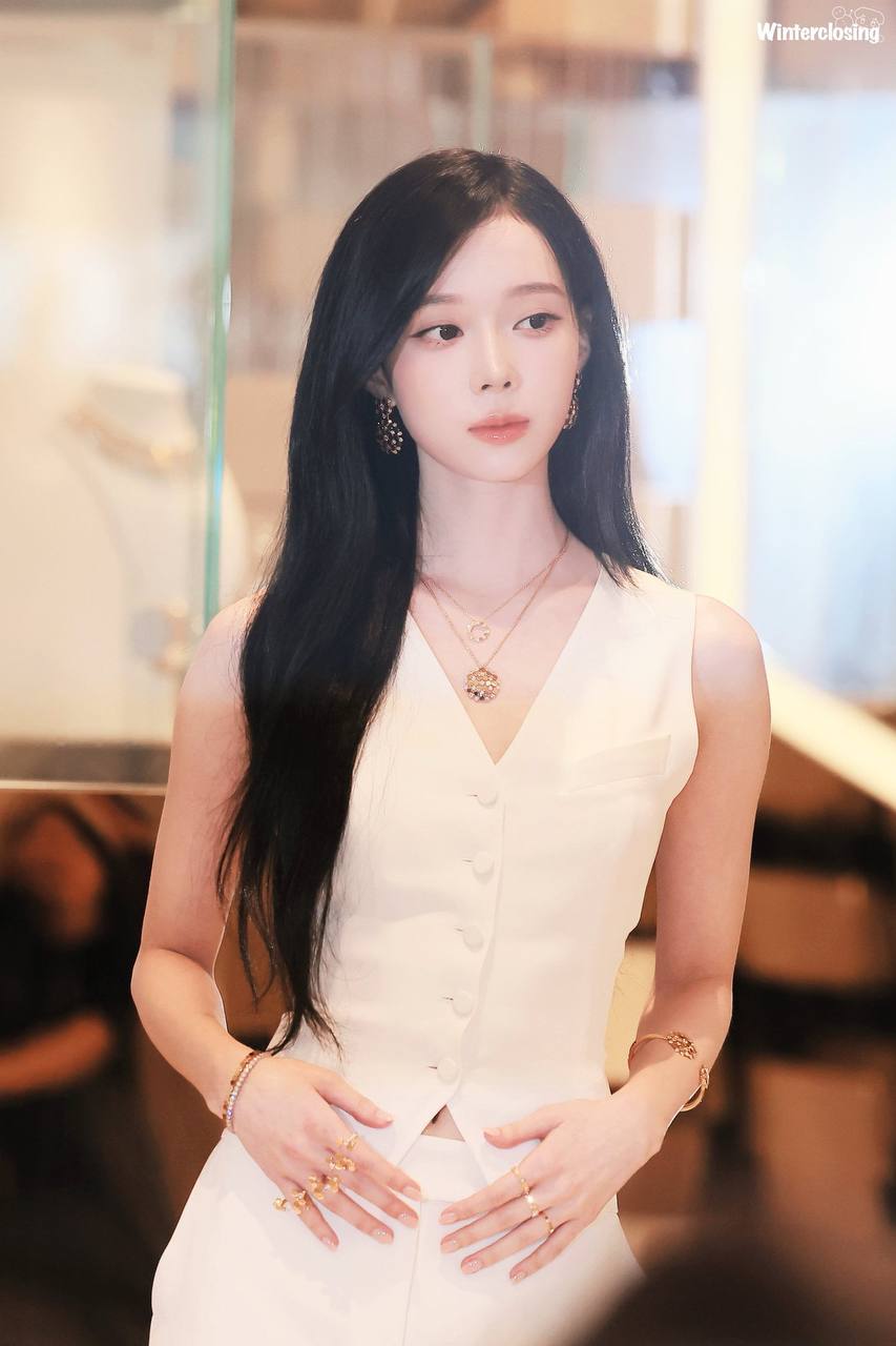 Bạn gái tin đồn của Jungkook được so ngang với Kim Ji Won- Ảnh 6.