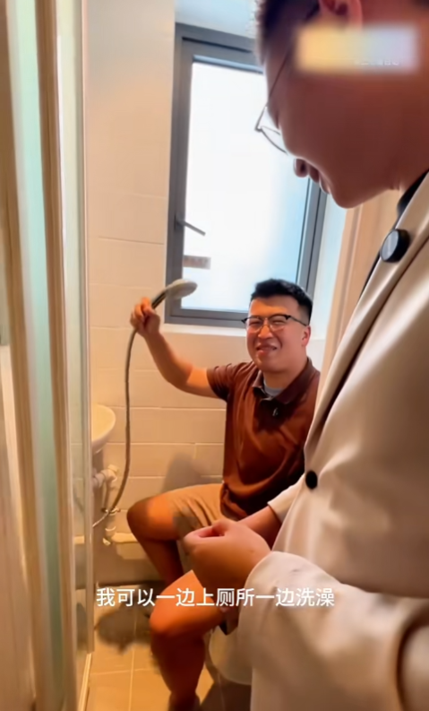 Căn hộ vỏn vẹn 3m² ở Hồng Kông có giá gần 2 tỷ, đi tắm phải ngồi lên bồn cầu- Ảnh 6.