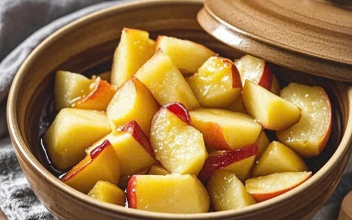 Đừng ăn táo sống nữa! Táo hấp với một thứ vừa bơm collagen vừa giảm mỡ bụng, người già lẫn trẻ nhỏ đều mê- Ảnh 1.