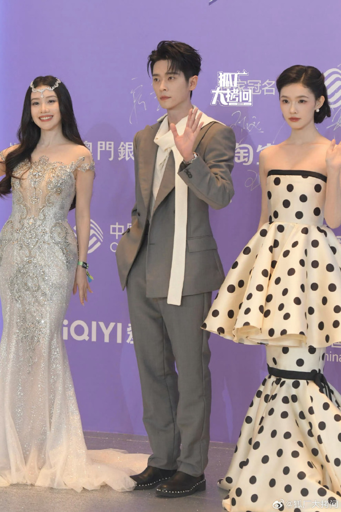 Thảm đỏ hot nhất Cbiz: Thảm đỏ hot nhất Cbiz: