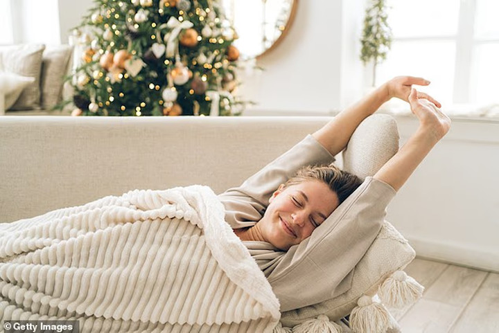 Quy tắc buffet hai ngón tay và 7 mẹo khác giữ sức khỏe mùa lễ hội- Ảnh 4.