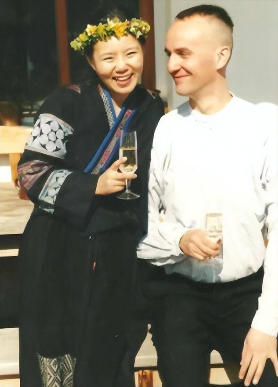 Chị em thân thiết của Chi Pu bị chồng nhạc sĩ 