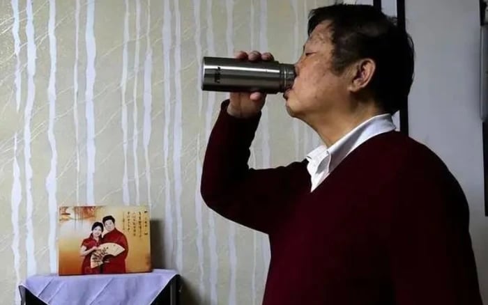 Người thường xuyên uống nước khi vừa thức dậy vào buổi sáng, cơ thể sẽ xuất hiện 6 thay đổi kỳ diệu sau 3 tháng- Ảnh 2. Người thường xuyên uống nước khi vừa thức dậy vào buổi sáng, cơ thể sẽ xuất hiện 6 thay đổi kỳ diệu sau 3 tháng- Ảnh 2.