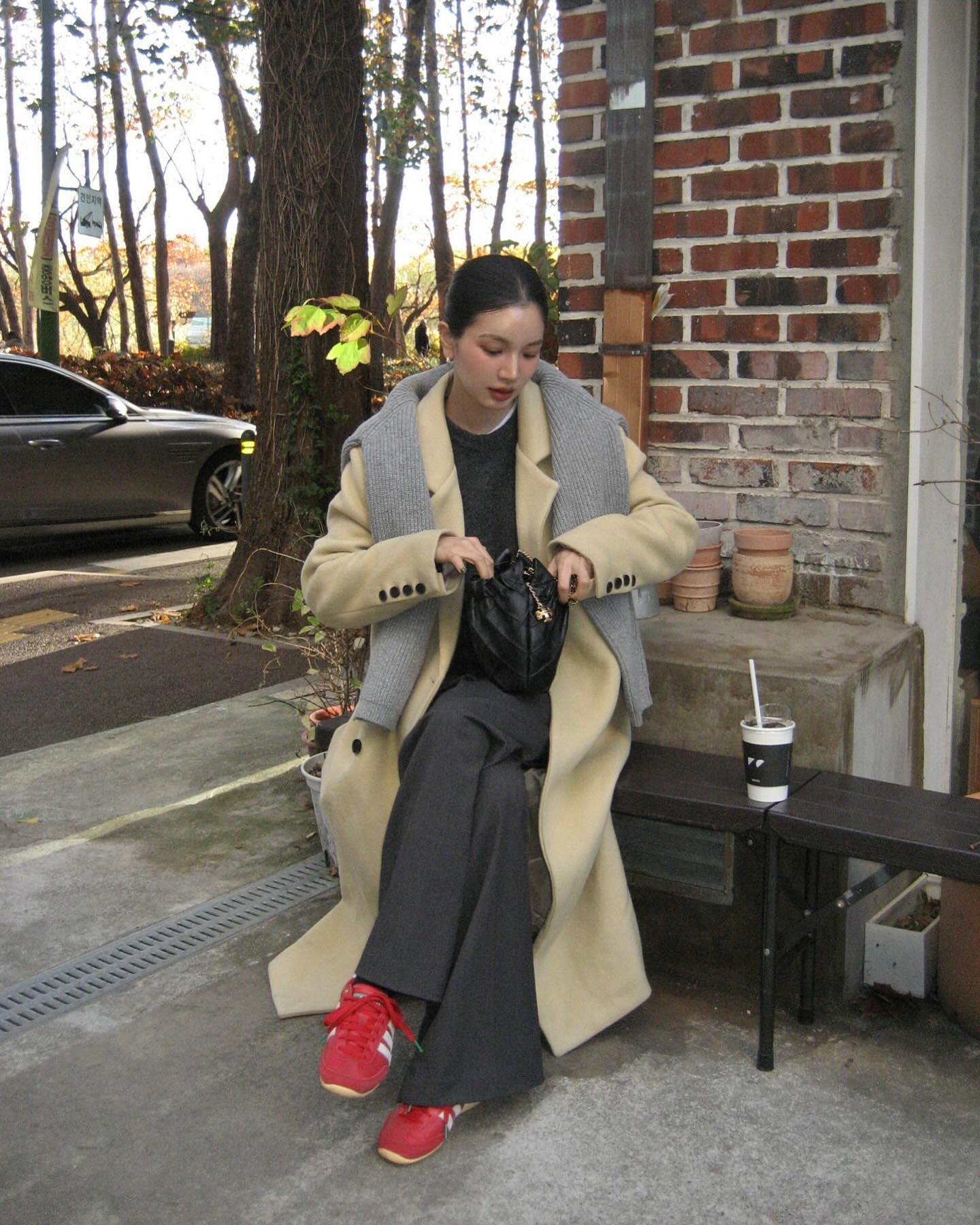 Dọn tủ đồ cuối năm chỉ cần giữ lại đúng 3 đôi giày bệt giúp cả outfit thêm sang trọng- Ảnh 6.