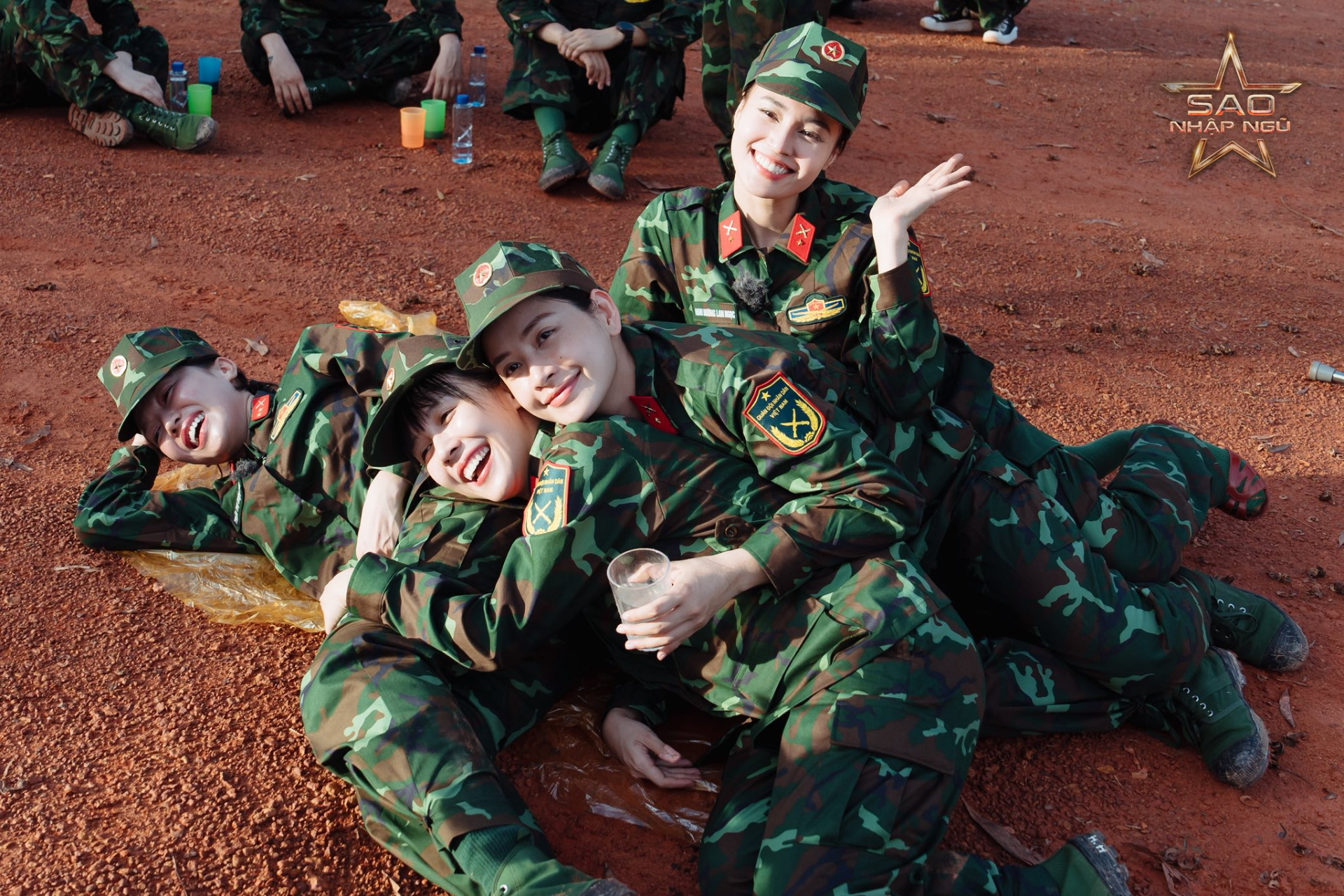 Nữ ca sĩ có 3 đời gia đình làm quân nhân: 8 triệu fan 3,6 tỷ lượt xem, tuổi 30 lột xác thành mỹ nhân- Ảnh 6.