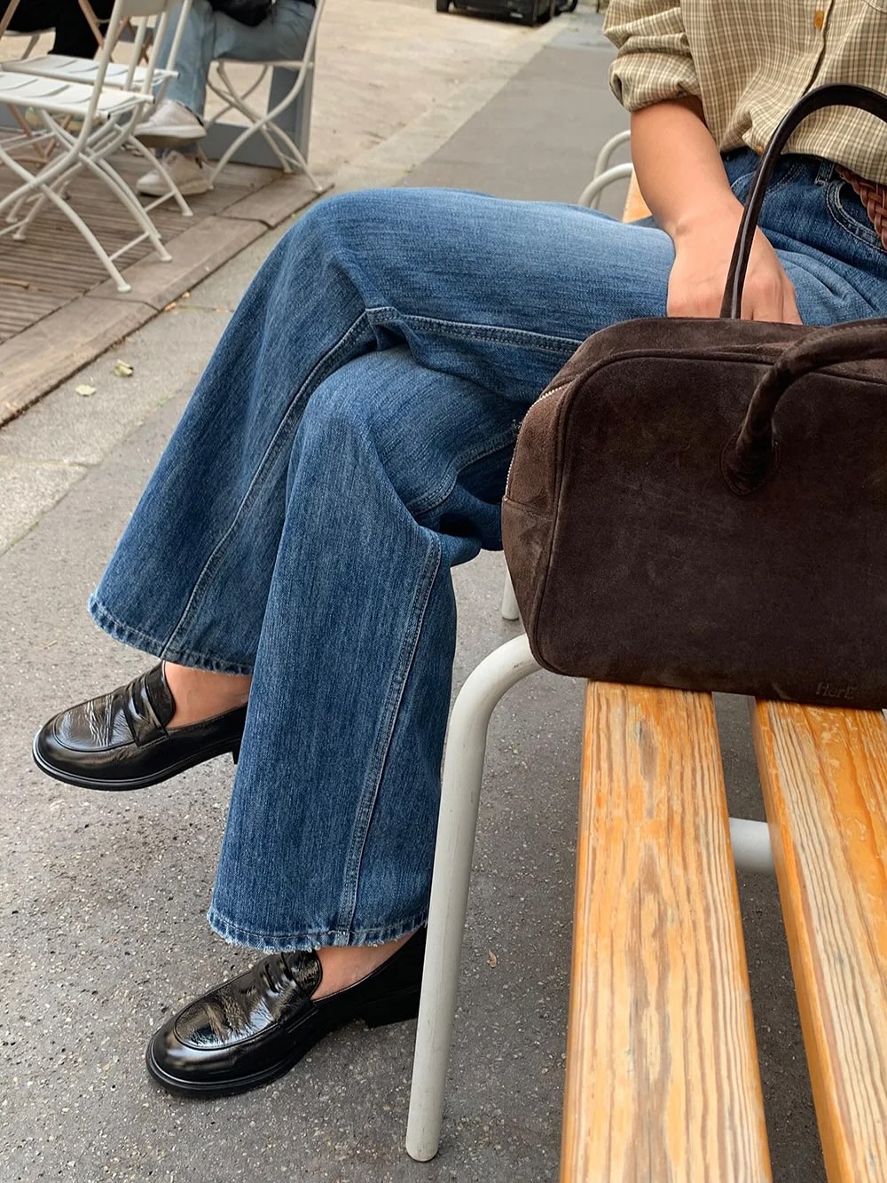 Dọn tủ đồ cuối năm chỉ cần giữ lại đúng 3 đôi giày bệt giúp cả outfit thêm sang trọng- Ảnh 3.