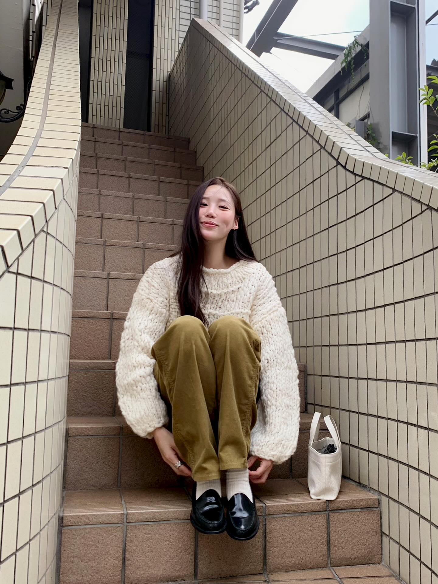 Dọn tủ đồ cuối năm chỉ cần giữ lại đúng 3 đôi giày bệt giúp cả outfit thêm sang trọng- Ảnh 1.