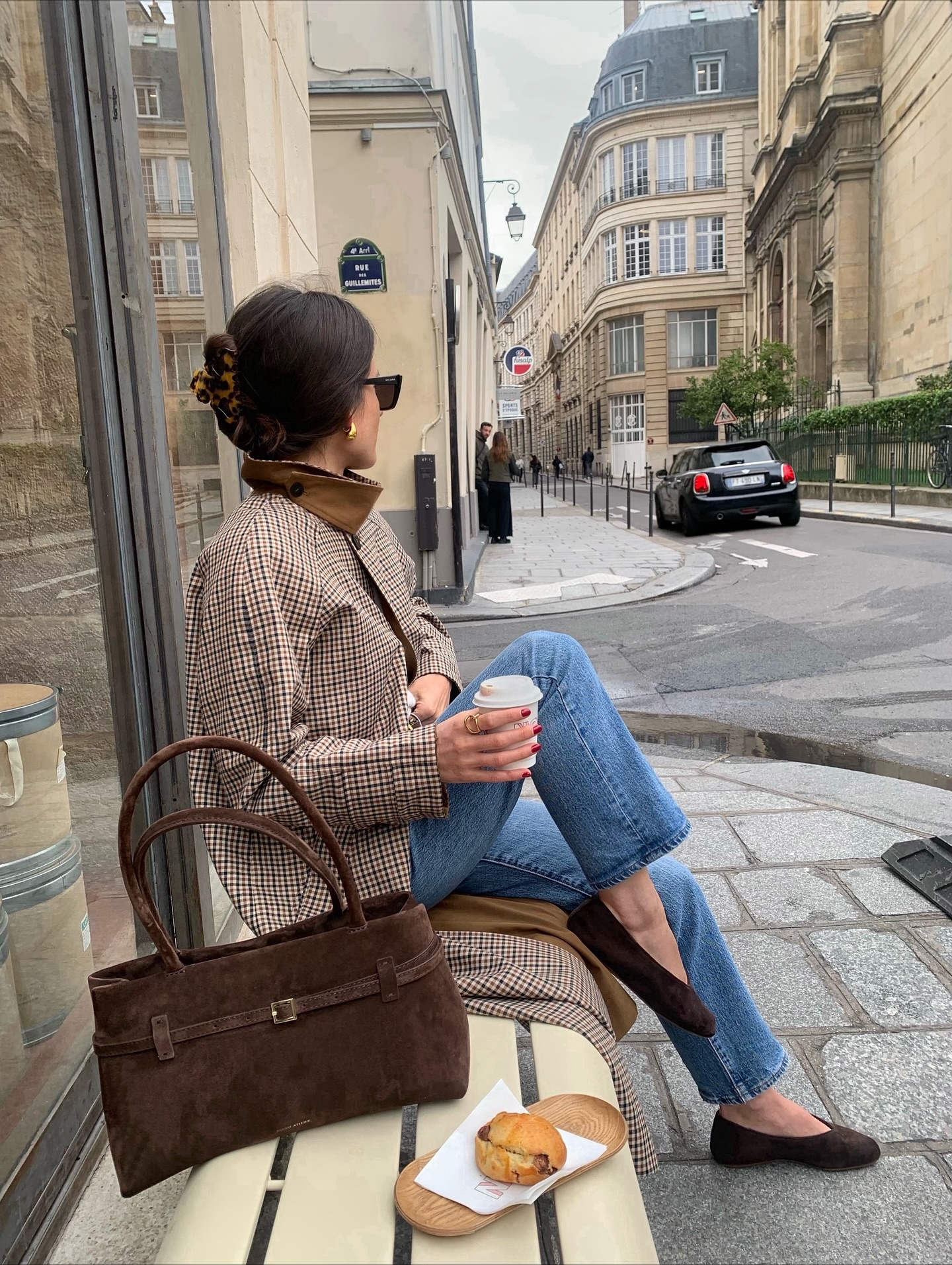 5 mẫu giày được phụ nữ Pháp mix cùng quần jeans: Sành điệu và sang tới độ hoàn hảo- Ảnh 4. 5 mẫu giày được phụ nữ Pháp mix cùng quần jeans: Sành điệu và sang tới độ hoàn hảo- Ảnh 4.