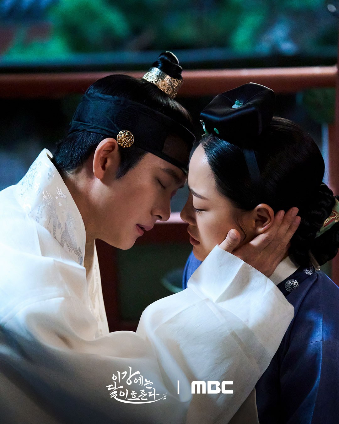 Phim cổ trang có cảnh nóng cháy nhất 2025 đây rồi, ngắm visual nam nữ chính mà thức đến sáng- Ảnh 1.