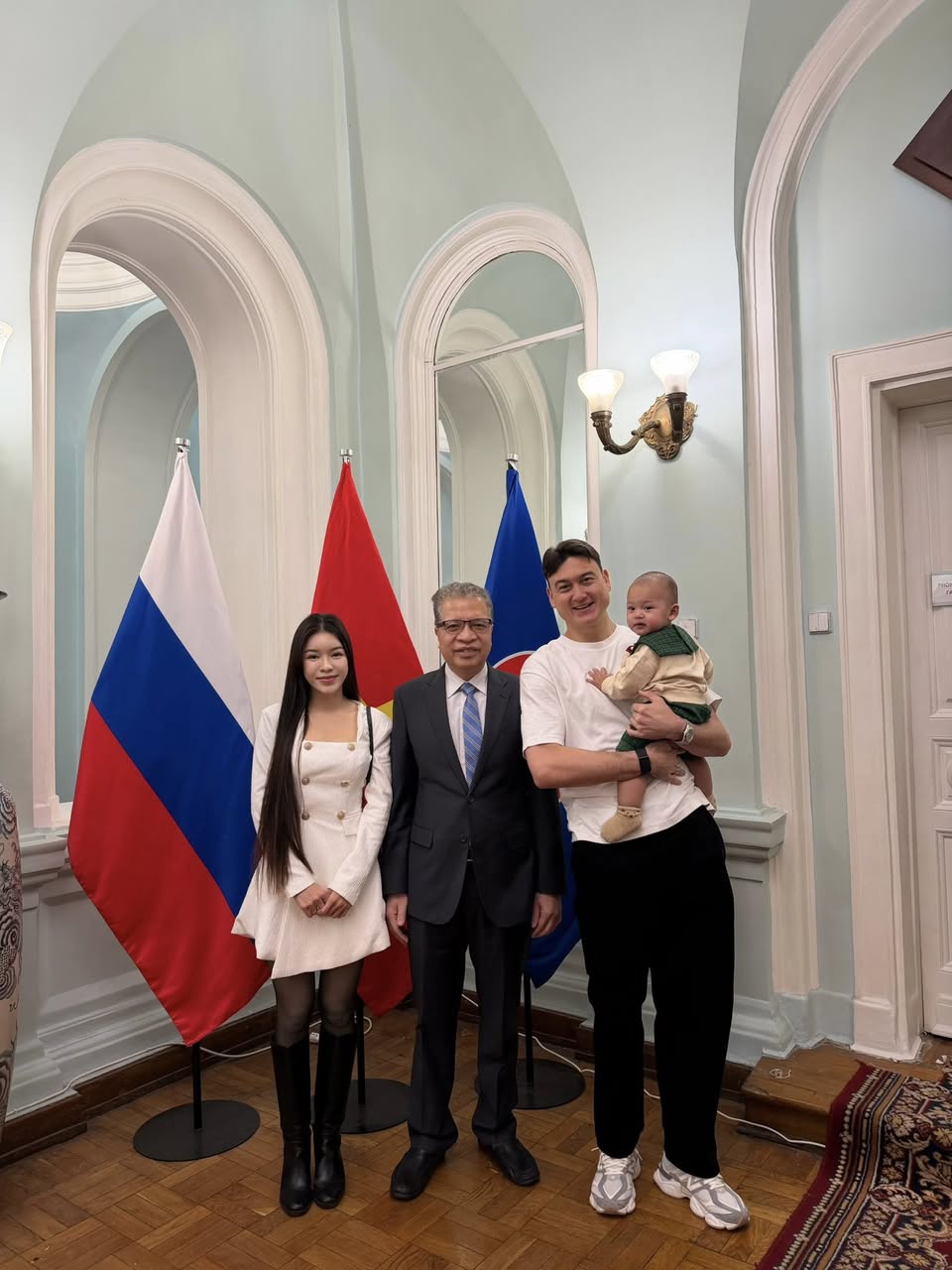 Quý tử nhà thủ môn Lâm Tây - Yến Xuân chiếm spotlight, sinh ra từ vạch đích, visual lại đáng yêu quá đỗi- Ảnh 1.