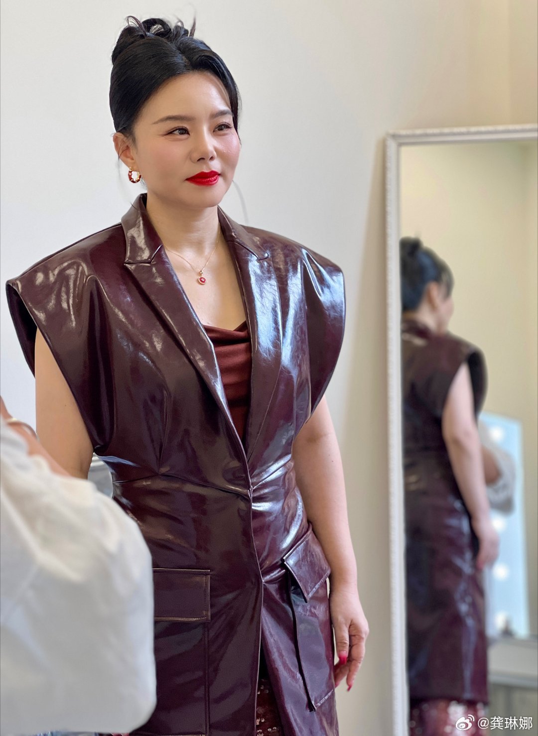 Chị em thân thiết của Chi Pu bị chồng nhạc sĩ 