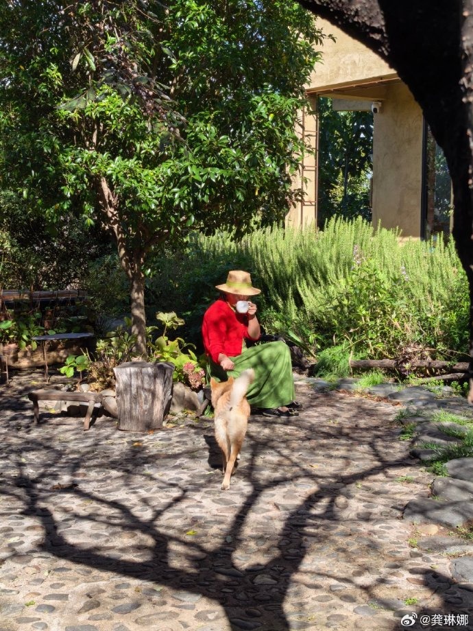 Chị em thân thiết của Chi Pu bị chồng nhạc sĩ 