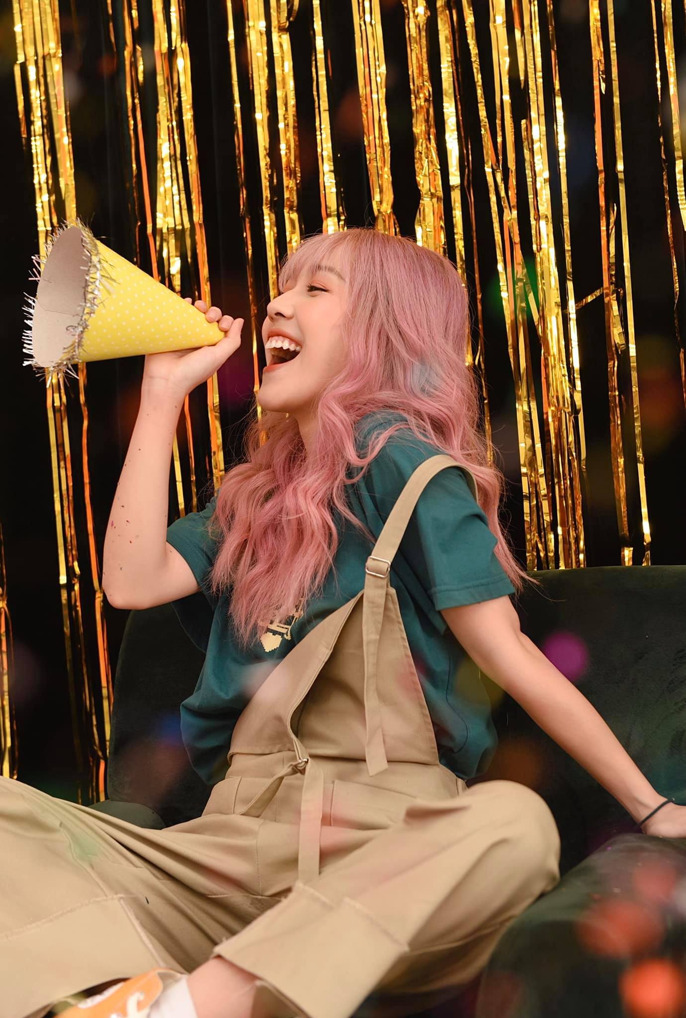 Nữ ca sĩ có 3 đời gia đình làm quân nhân: 8 triệu fan 3,6 tỷ lượt xem, tuổi 30 lột xác thành mỹ nhân- Ảnh 5.