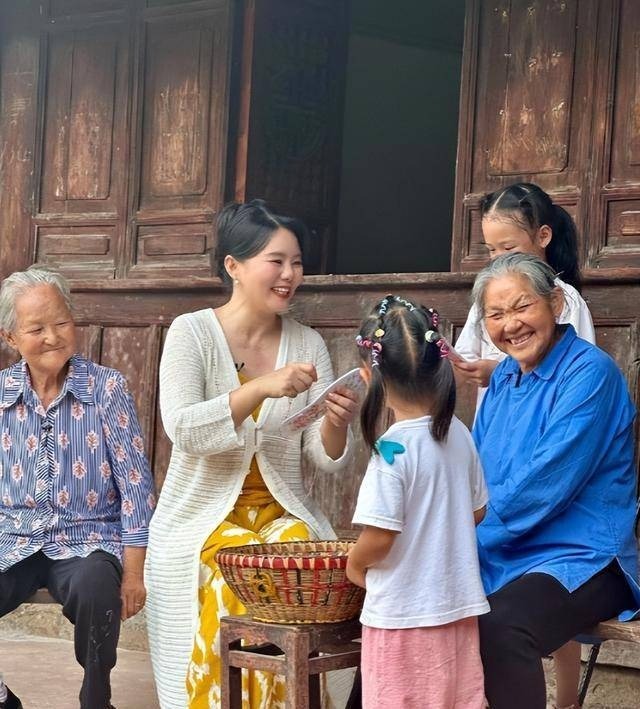 Chị em thân thiết của Chi Pu bị chồng nhạc sĩ 