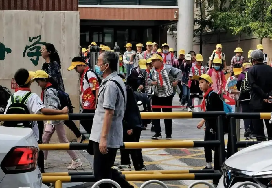 1 vị chuyên gia bỗng chỉ trích phụ huynh vì một việc rất đỗi bình thường, nhiều người nghe xong phát bực!- Ảnh 1. 1 vị chuyên gia bỗng chỉ trích phụ huynh vì một việc rất đỗi bình thường, nhiều người nghe xong phát bực!- Ảnh 1.