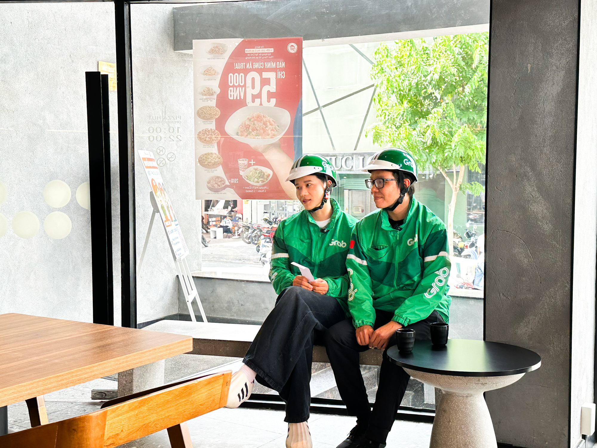 TikToker Vĩnh Thích Ăn Ngon bất ngờ “đổi nghề” làm tài xế công nghệ- Ảnh 2.