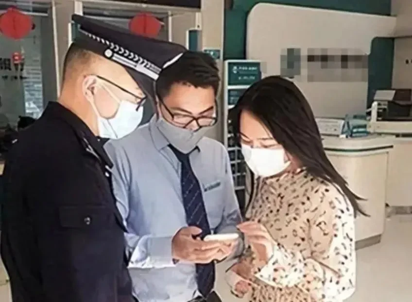 Gửi tiết kiệm 37 tỷ đồng, 4 tháng sau người phụ nữ đến rút phát hiện chỉ còn 2 nghìn đồng, tòa tuyên bố: Ngân hàng chỉ cần bồi thường 45%- Ảnh 1. Gửi tiết kiệm 37 tỷ đồng, 4 tháng sau người phụ nữ đến rút phát hiện chỉ còn 2 nghìn đồng, tòa tuyên bố: Ngân hàng chỉ cần bồi thường 45%- Ảnh 1.