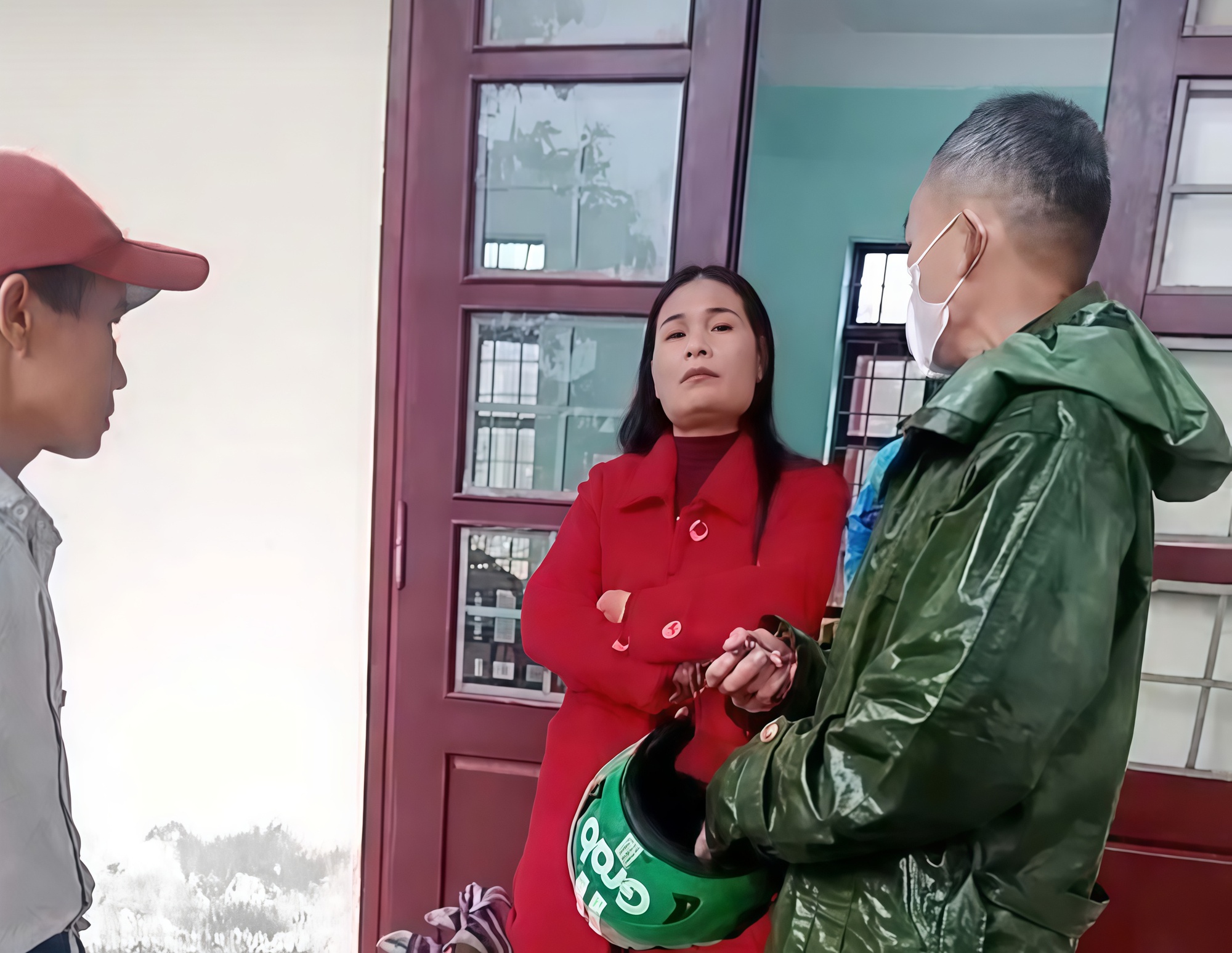 Sớm khép lại vụ Phó Hiệu trưởng Đỗ Thị Hồng Huế tránh việc: "Cô đến, phụ huynh đón con về"!- Ảnh 3. Sớm khép lại vụ Phó Hiệu trưởng Đỗ Thị Hồng Huế tránh việc: "Cô đến, phụ huynh đón con về"!- Ảnh 3.