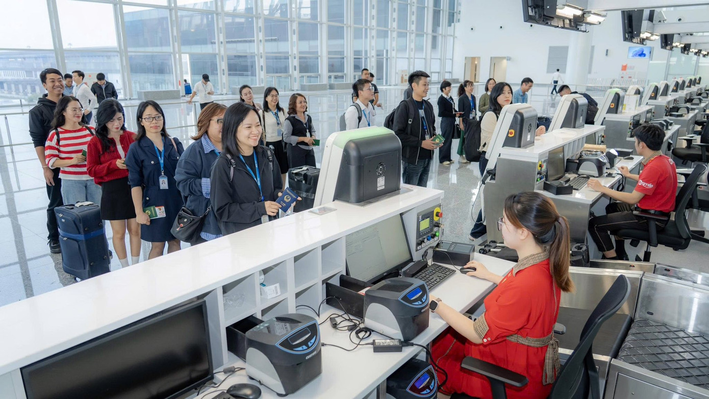 Hệ thống soi chiếu thông minh, kiểm tra an ninh chỉ vài giây ở sân bay Nội Bài- Ảnh 3.