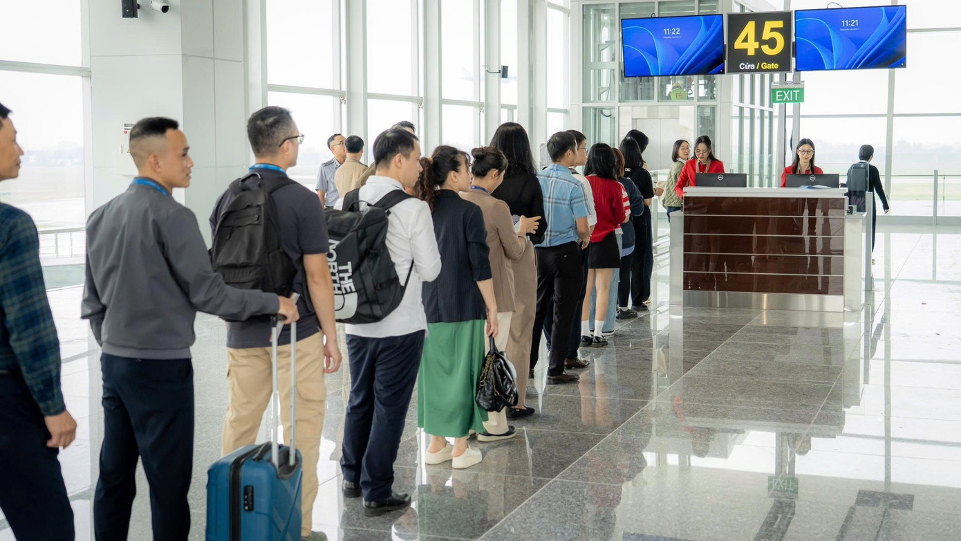 Hệ thống soi chiếu thông minh, kiểm tra an ninh chỉ vài giây ở sân bay Nội Bài- Ảnh 1.