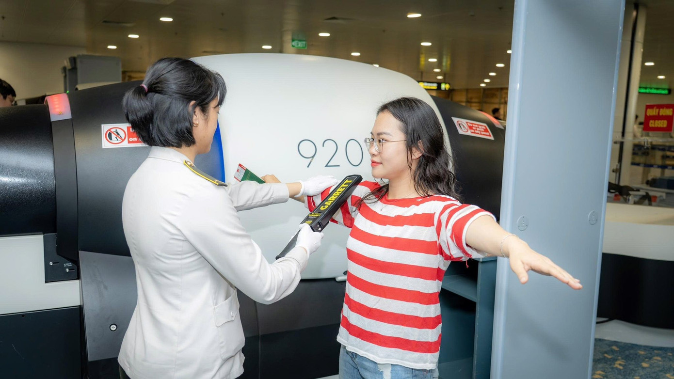 Hệ thống soi chiếu thông minh, kiểm tra an ninh chỉ vài giây ở sân bay Nội Bài- Ảnh 5.