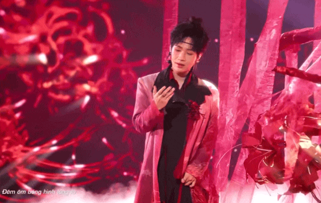 Sân khấu solo của em trai Quang Hùng MasterD: Một chữ "sến"!- Ảnh 2.