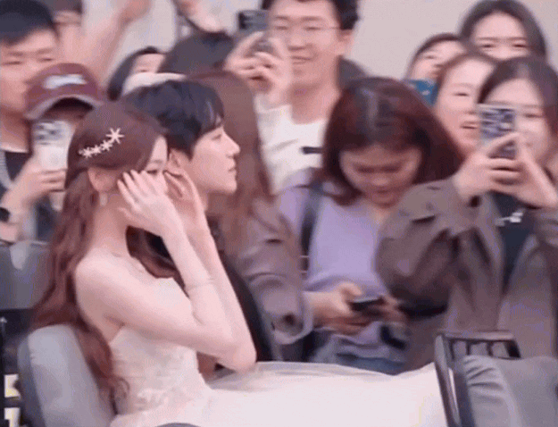 “Công chúa giá đáo” quét sạch thảm đỏ vì quá đẹp, bao nhiêu mỹ từ cũng không tả hết nhan sắc này- Ảnh 2. “Công chúa giá đáo” quét sạch thảm đỏ vì quá đẹp, bao nhiêu mỹ từ cũng không tả hết nhan sắc này- Ảnh 2.