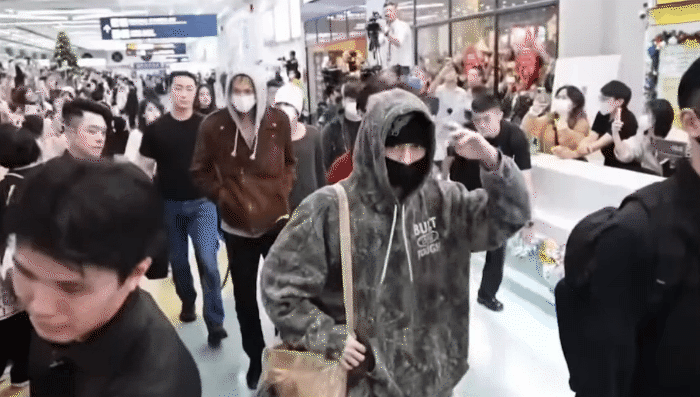 Danh tiếng khủng khiếp của mỹ nam mới nổi 4 tháng: Về nhà trong sự reo hò, cả thành phố ùa ra đón như đỉnh lưu thế giới- Ảnh 2.