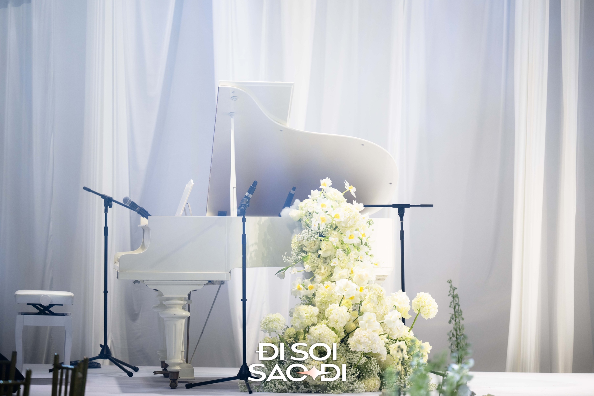 Đám cưới Hương Ly tại Hà Nội: Cô dâu che bụng lùm lùm, Hoa hậu Khánh Vân và dàn mỹ nhân đổ bộ - Ảnh 10. Đám cưới Hương Ly tại Hà Nội: Cô dâu che bụng lùm lùm, Hoa hậu Khánh Vân và dàn mỹ nhân đổ bộ - Ảnh 10.