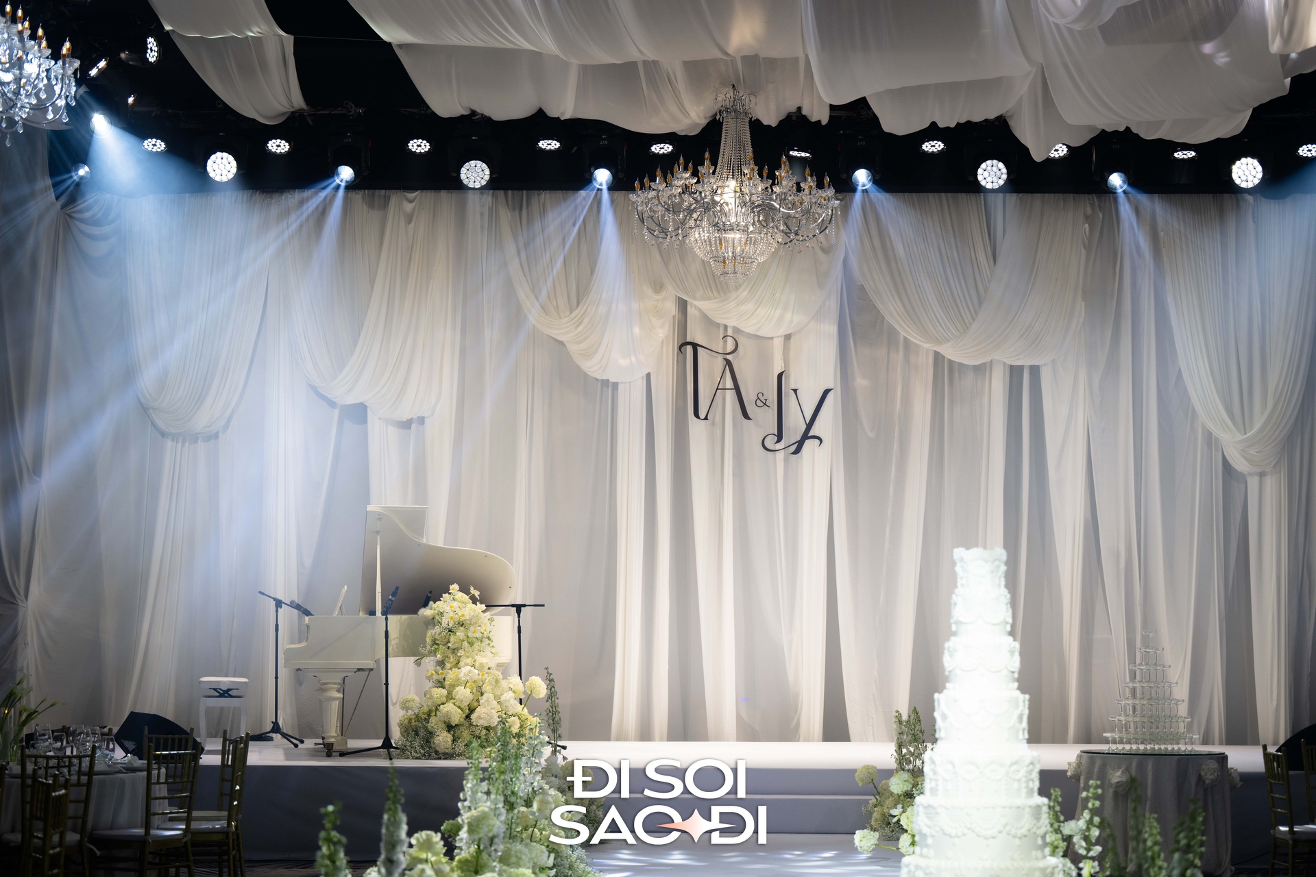 Đám cưới Hương Ly tại Hà Nội: Cô dâu che bụng lùm lùm, Hoa hậu Khánh Vân và dàn mỹ nhân đổ bộ - Ảnh 8. Đám cưới Hương Ly tại Hà Nội: Cô dâu che bụng lùm lùm, Hoa hậu Khánh Vân và dàn mỹ nhân đổ bộ - Ảnh 8.