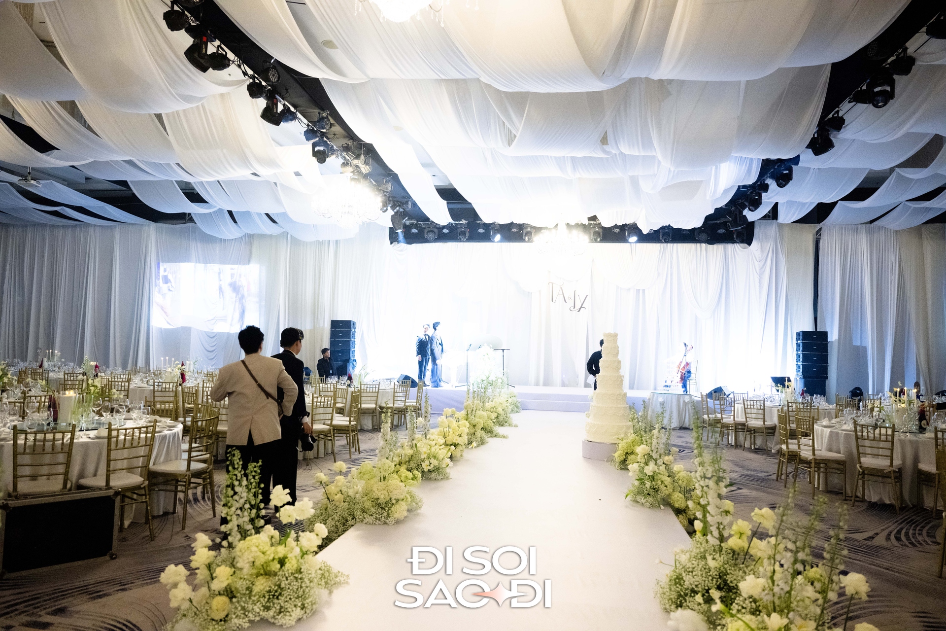 Đám cưới Hương Ly tại Hà Nội: Cô dâu che bụng lùm lùm, Hoa hậu Khánh Vân và dàn mỹ nhân đổ bộ - Ảnh 9. Đám cưới Hương Ly tại Hà Nội: Cô dâu che bụng lùm lùm, Hoa hậu Khánh Vân và dàn mỹ nhân đổ bộ - Ảnh 9.