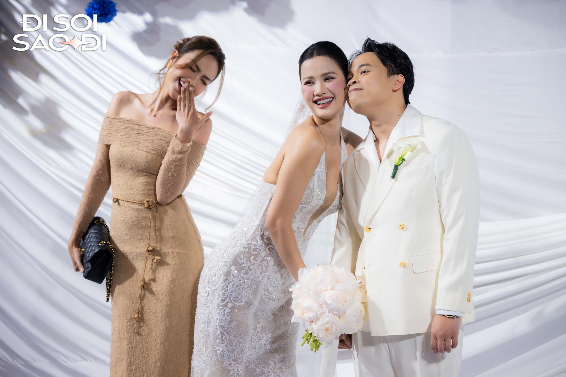 Dàn sao đổ bộ đám cưới Hương Ly: Khánh Vân - Ngọc Châu đọ sắc bén ngót, 1 cặp đôi đến Dàn sao đổ bộ đám cưới Hương Ly: Khánh Vân - Ngọc Châu đọ sắc bén ngót, 1 cặp đôi đến