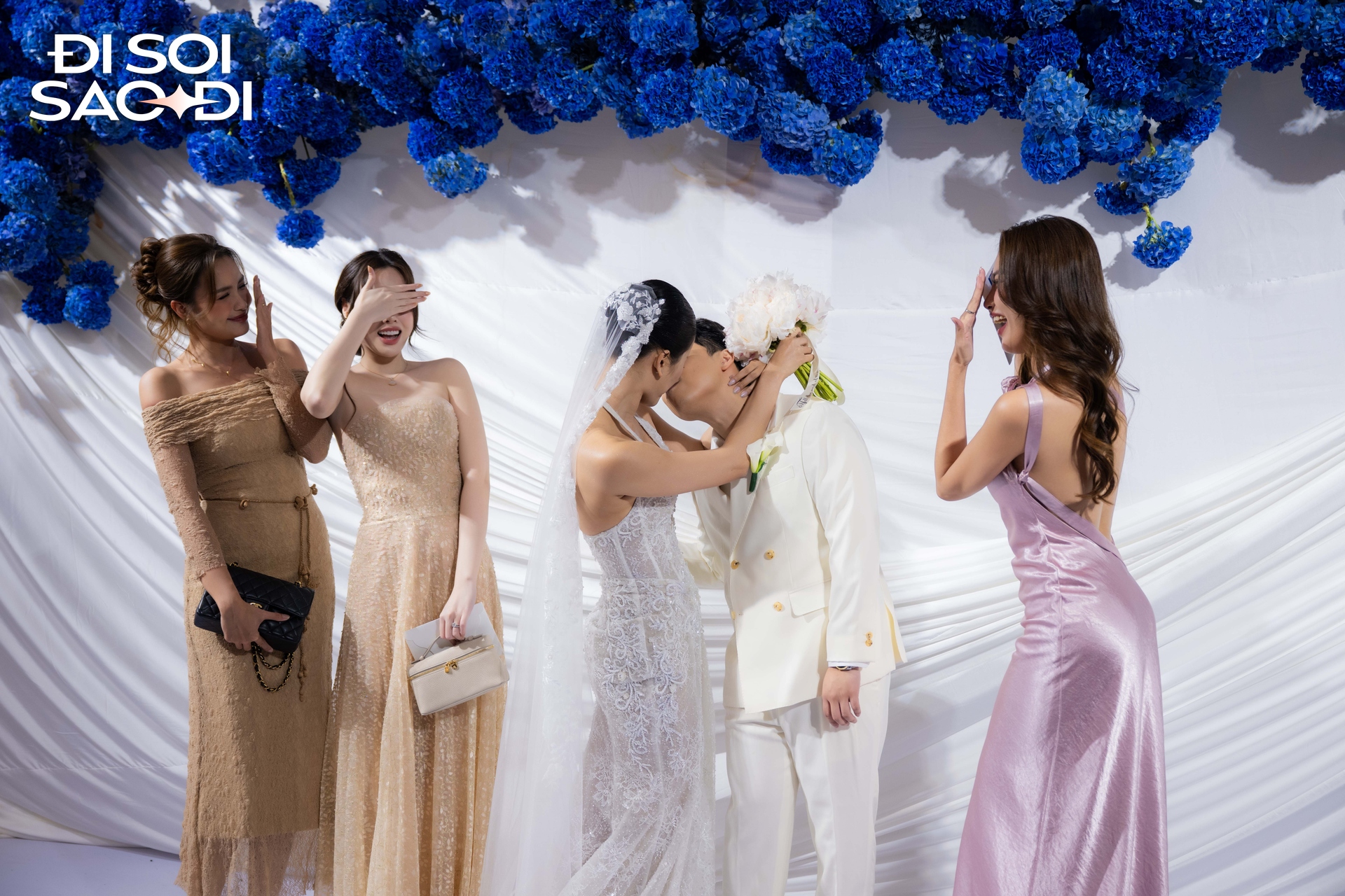 Dàn sao đổ bộ đám cưới Hương Ly: Khánh Vân - Ngọc Châu đọ sắc bén ngót, 1 cặp đôi đến Dàn sao đổ bộ đám cưới Hương Ly: Khánh Vân - Ngọc Châu đọ sắc bén ngót, 1 cặp đôi đến