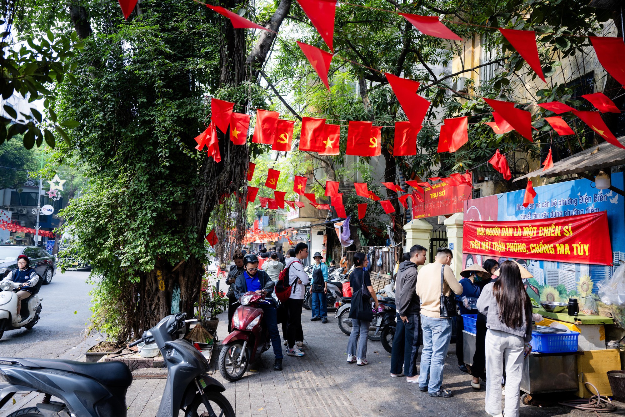 Hàng quán vỉa hè Hà Nội thế nào sau khi siết chặt trật tự?- Ảnh 21. Hàng quán vỉa hè Hà Nội thế nào sau khi siết chặt trật tự?- Ảnh 21.