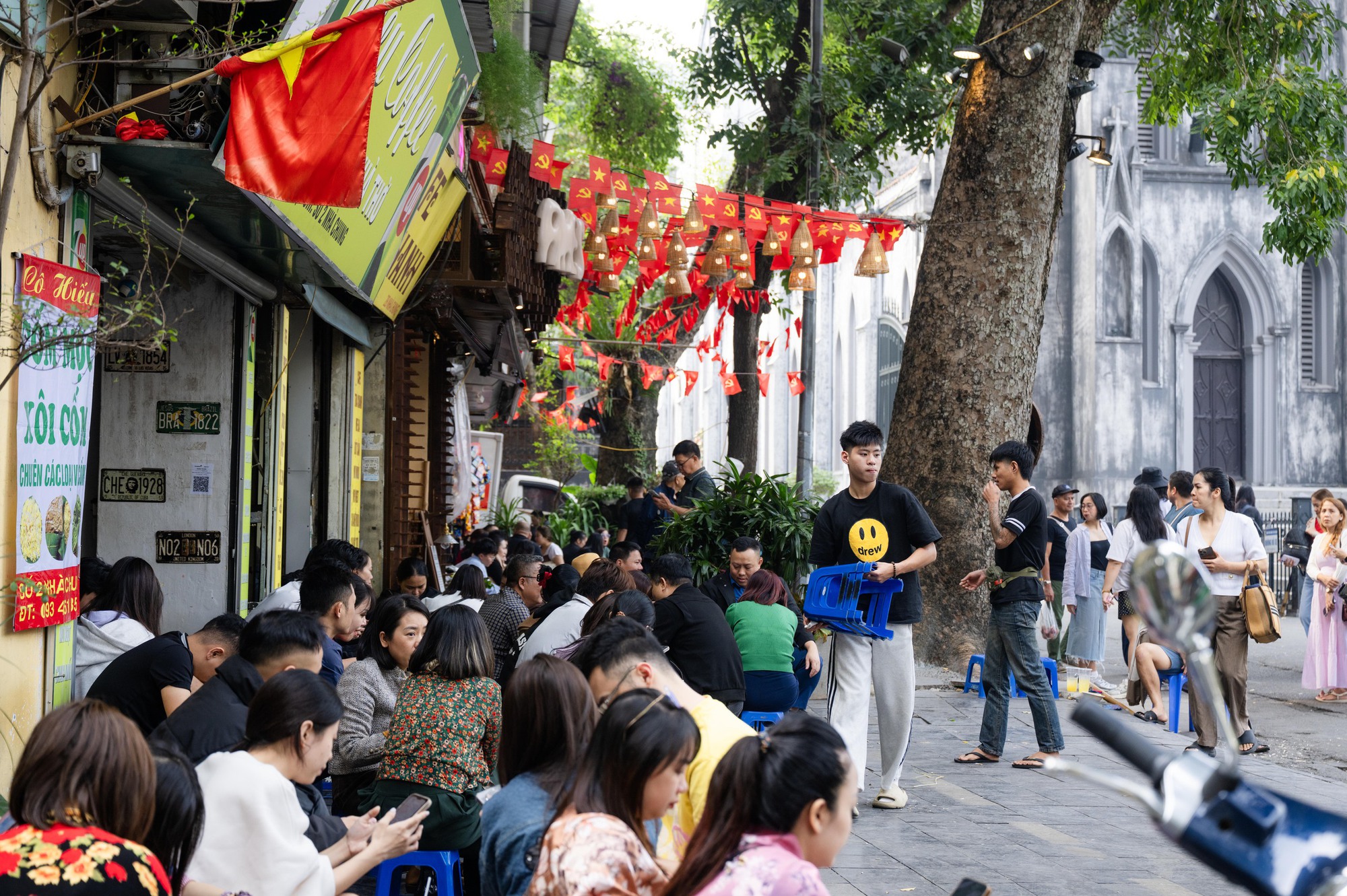 Hàng quán vỉa hè Hà Nội thế nào sau khi siết chặt trật tự?- Ảnh 4. Hàng quán vỉa hè Hà Nội thế nào sau khi siết chặt trật tự?- Ảnh 4.