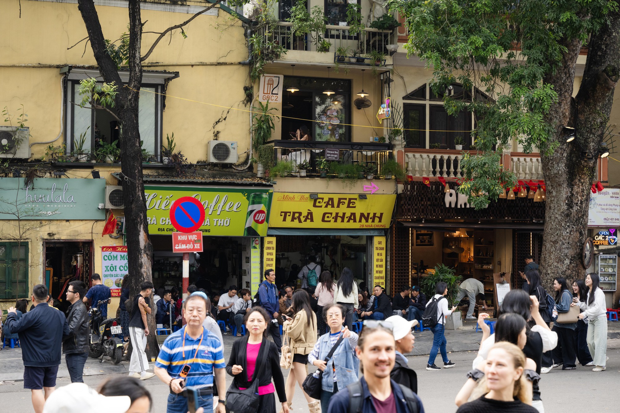 Hàng quán vỉa hè Hà Nội thế nào sau khi siết chặt trật tự?- Ảnh 3. Hàng quán vỉa hè Hà Nội thế nào sau khi siết chặt trật tự?- Ảnh 3.