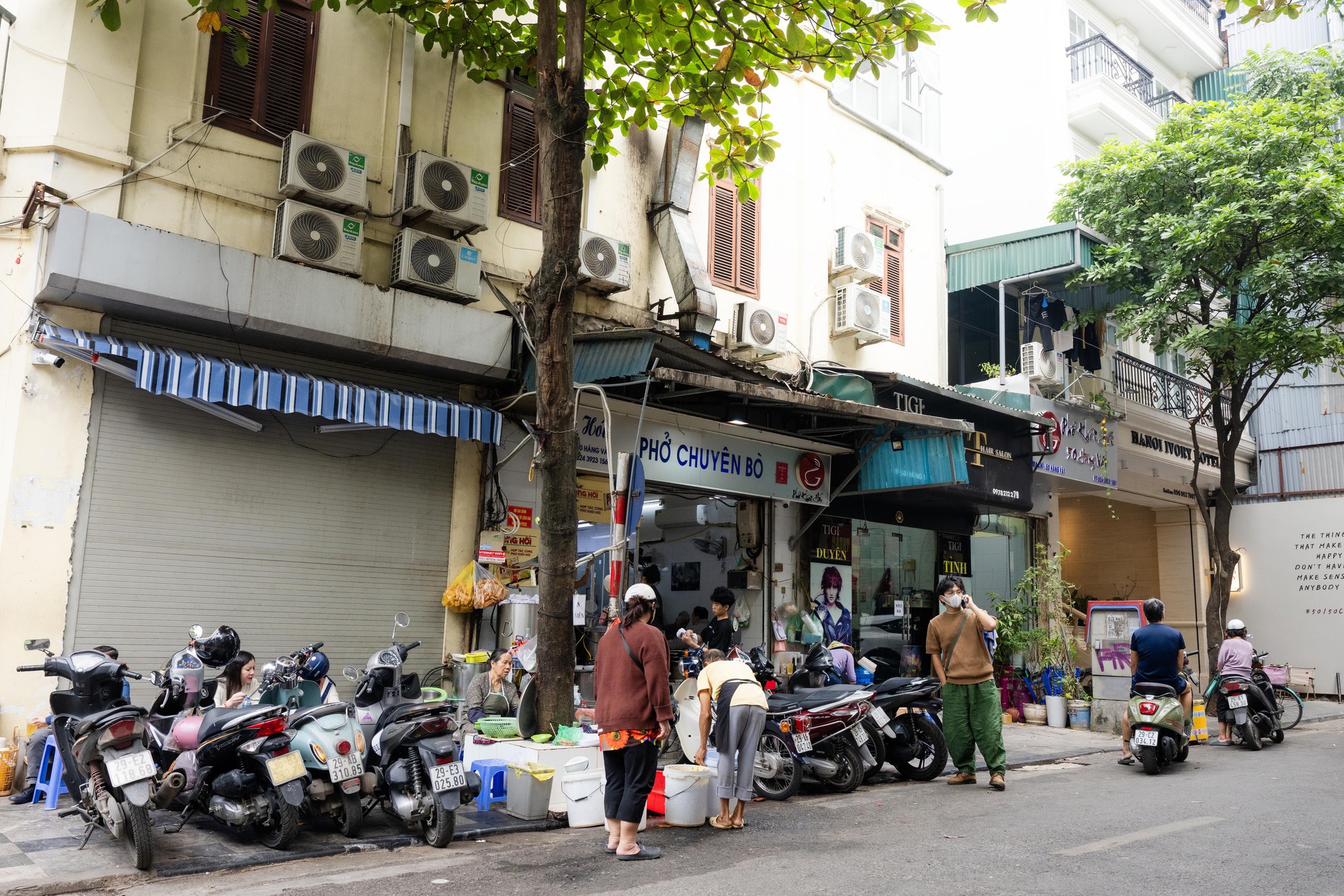 Hàng quán vỉa hè Hà Nội thế nào sau khi siết chặt trật tự?- Ảnh 22. Hàng quán vỉa hè Hà Nội thế nào sau khi siết chặt trật tự?- Ảnh 22.