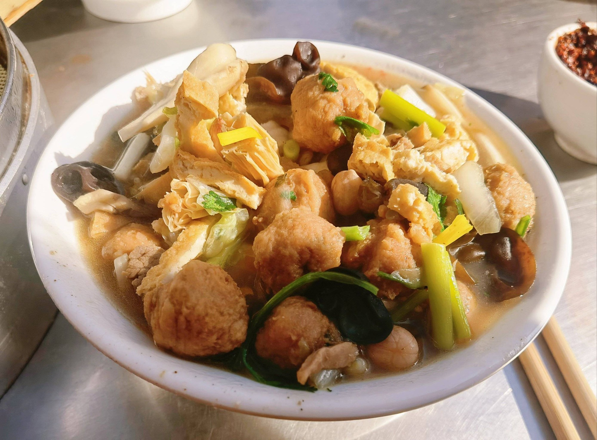 Không chỉ có hoa mẫu đơn, Lạc Dương còn giấu 6 thức quà quê dân dã nhưng "cuốn" vô cùng, món số 4 đúng chuẩn "cơm nhà mẹ nấu"- Ảnh 1.