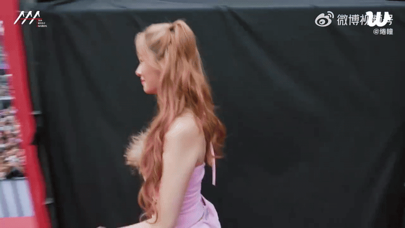 Thảm đỏ hot nhất hôm nay bị chê xập xệ giống show hội chợ, nghệ sĩ được đưa đón như… đi sở thú?- Ảnh 3.