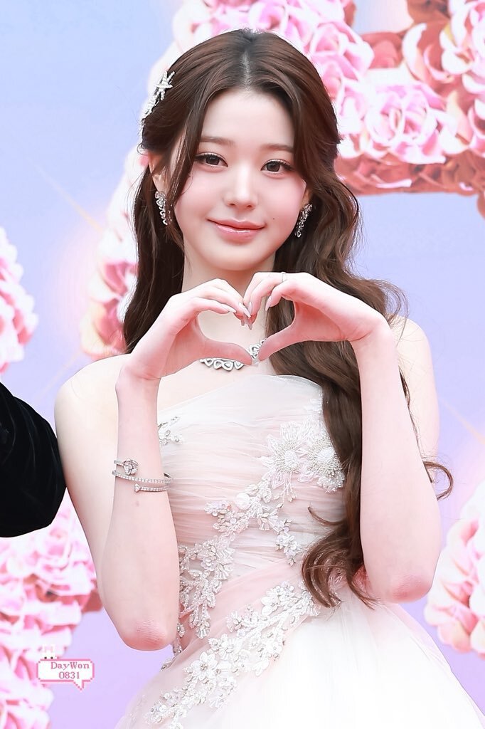 “Công chúa giá đáo” quét sạch thảm đỏ vì quá đẹp, bao nhiêu mỹ từ cũng không tả hết nhan sắc này- Ảnh 7. “Công chúa giá đáo” quét sạch thảm đỏ vì quá đẹp, bao nhiêu mỹ từ cũng không tả hết nhan sắc này- Ảnh 7.