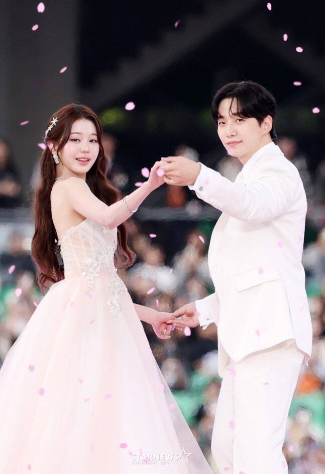 “Công chúa giá đáo” quét sạch thảm đỏ vì quá đẹp, bao nhiêu mỹ từ cũng không tả hết nhan sắc này- Ảnh 11. “Công chúa giá đáo” quét sạch thảm đỏ vì quá đẹp, bao nhiêu mỹ từ cũng không tả hết nhan sắc này- Ảnh 11.