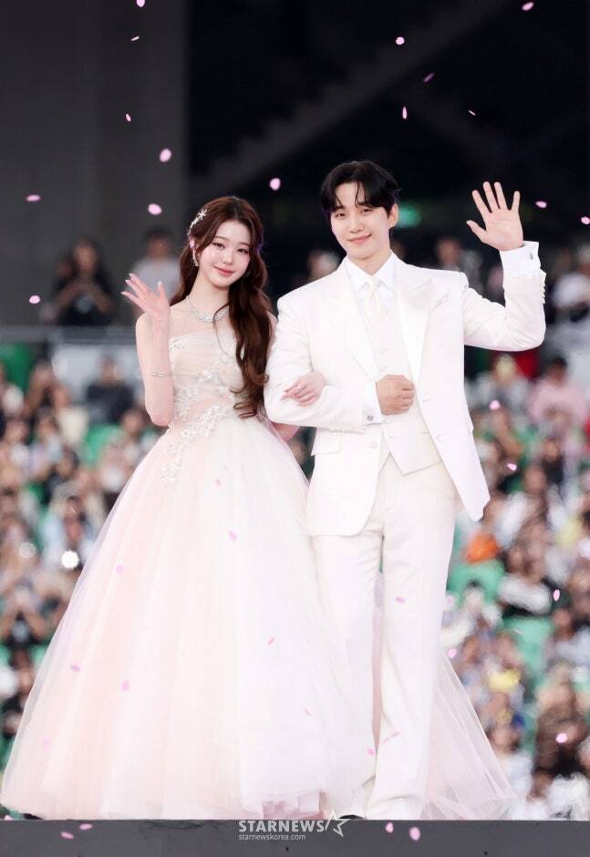 “Công chúa giá đáo” quét sạch thảm đỏ vì quá đẹp, bao nhiêu mỹ từ cũng không tả hết nhan sắc này- Ảnh 9. “Công chúa giá đáo” quét sạch thảm đỏ vì quá đẹp, bao nhiêu mỹ từ cũng không tả hết nhan sắc này- Ảnh 9.