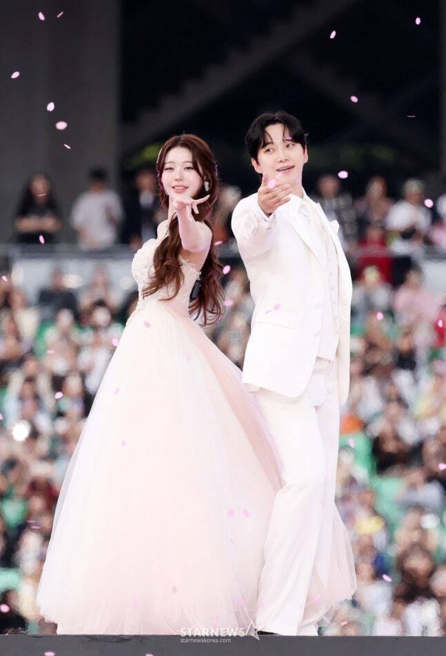 “Công chúa giá đáo” quét sạch thảm đỏ vì quá đẹp, bao nhiêu mỹ từ cũng không tả hết nhan sắc này- Ảnh 10. “Công chúa giá đáo” quét sạch thảm đỏ vì quá đẹp, bao nhiêu mỹ từ cũng không tả hết nhan sắc này- Ảnh 10.