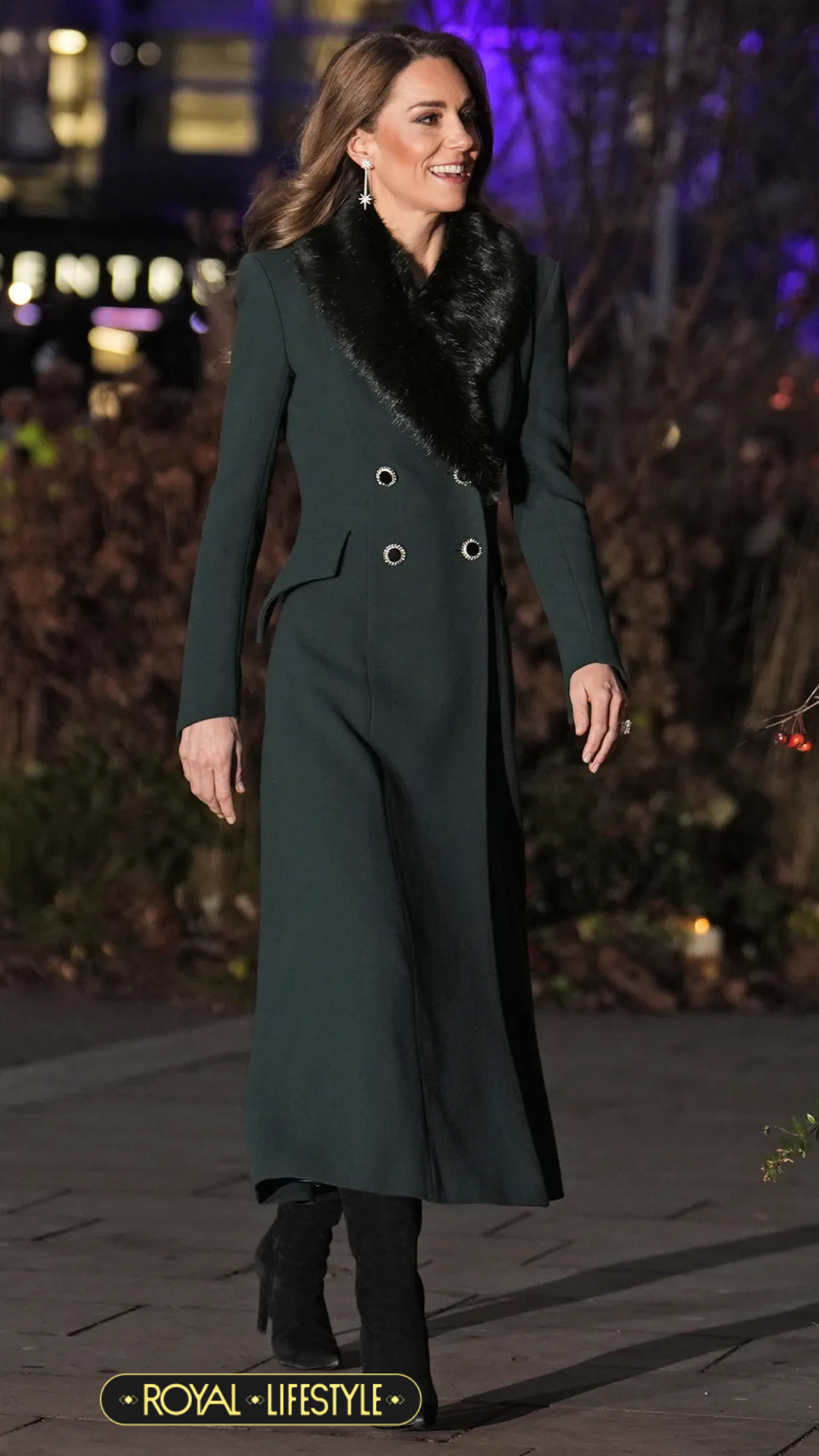 Kate Middleton rạng rỡ chủ trì đại lễ Giáng sinh, visual "bùng nổ" tại thánh đường thiêng liêng chỉ sau vài ngày gây bão với vương miện quyền lực- Ảnh 4.