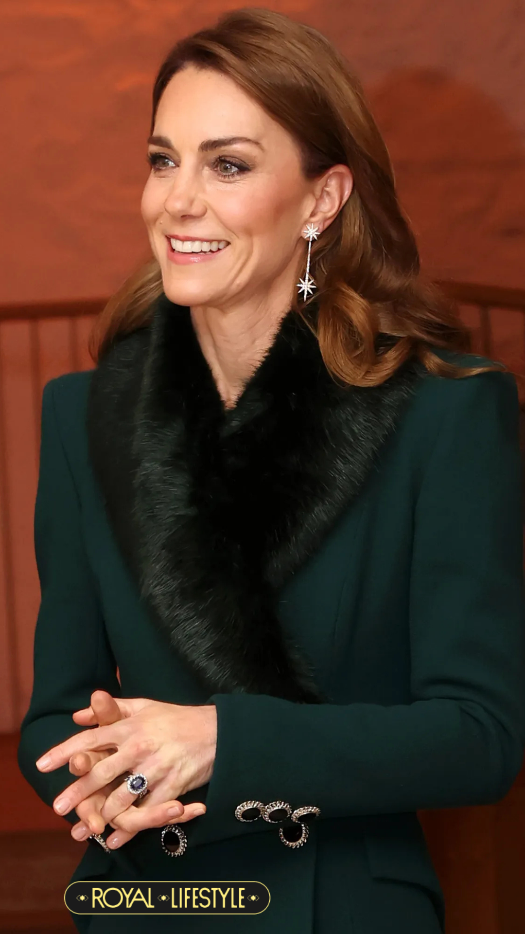 Kate Middleton rạng rỡ chủ trì đại lễ Giáng sinh, visual "bùng nổ" tại thánh đường thiêng liêng chỉ sau vài ngày gây bão với vương miện quyền lực- Ảnh 5.