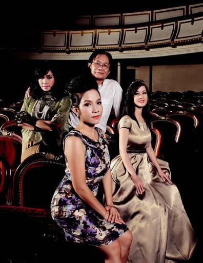 Ca khúc Mỹ Linh vừa giới thiệu xong "Hồng Nhung đùng đùng nổi giận, bỏ về"- Ảnh 1. Ca khúc Mỹ Linh vừa giới thiệu xong "Hồng Nhung đùng đùng nổi giận, bỏ về"- Ảnh 1.