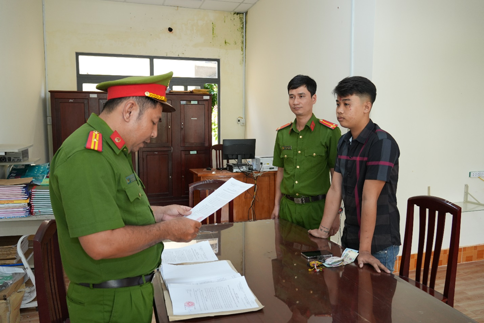 Bắt tạm giam Lê Văn Khánh sinh năm 2006- Ảnh 1.